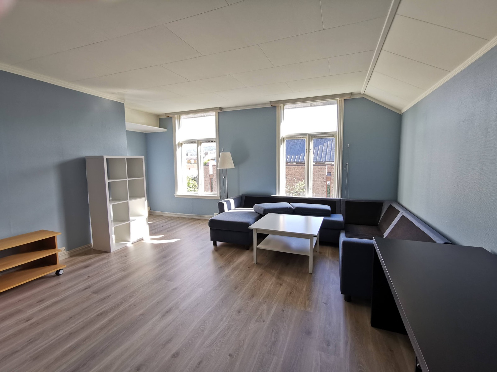 Disse møblene følger ikke med. Bildet er tatt med for å gi et bedre inntrykk av stuas størrelse. Galleribilde