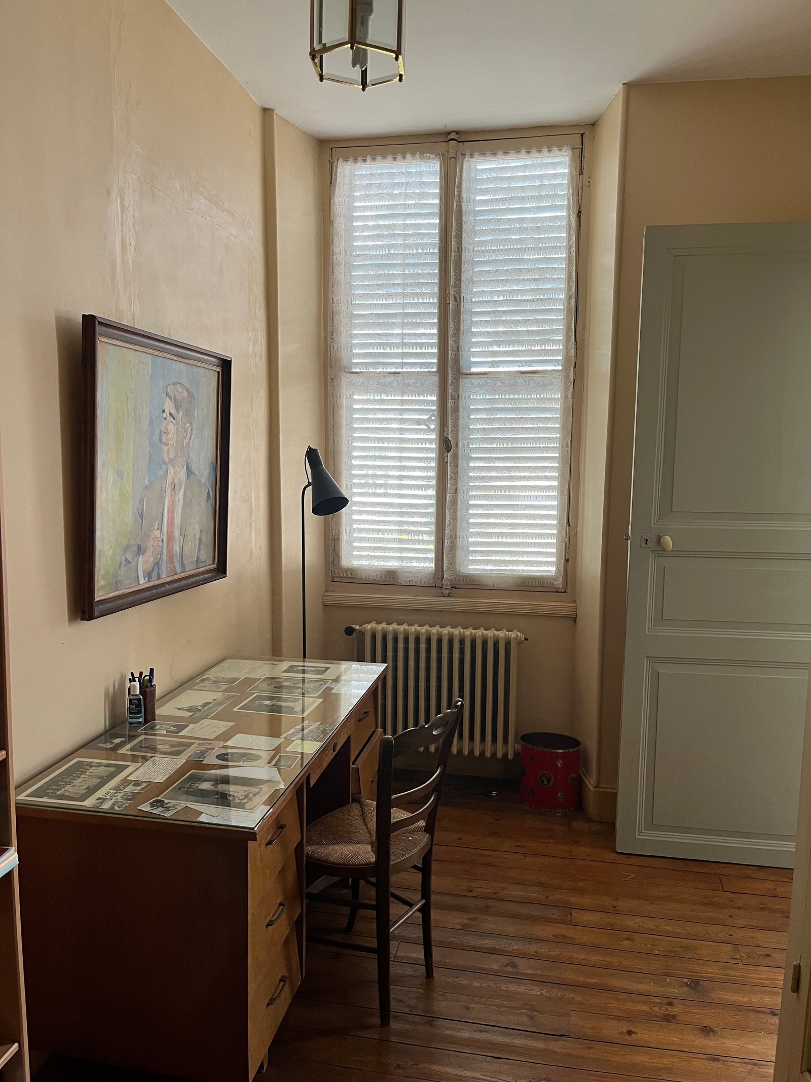 Gang oppe med arbeidsplass Galleribilde
