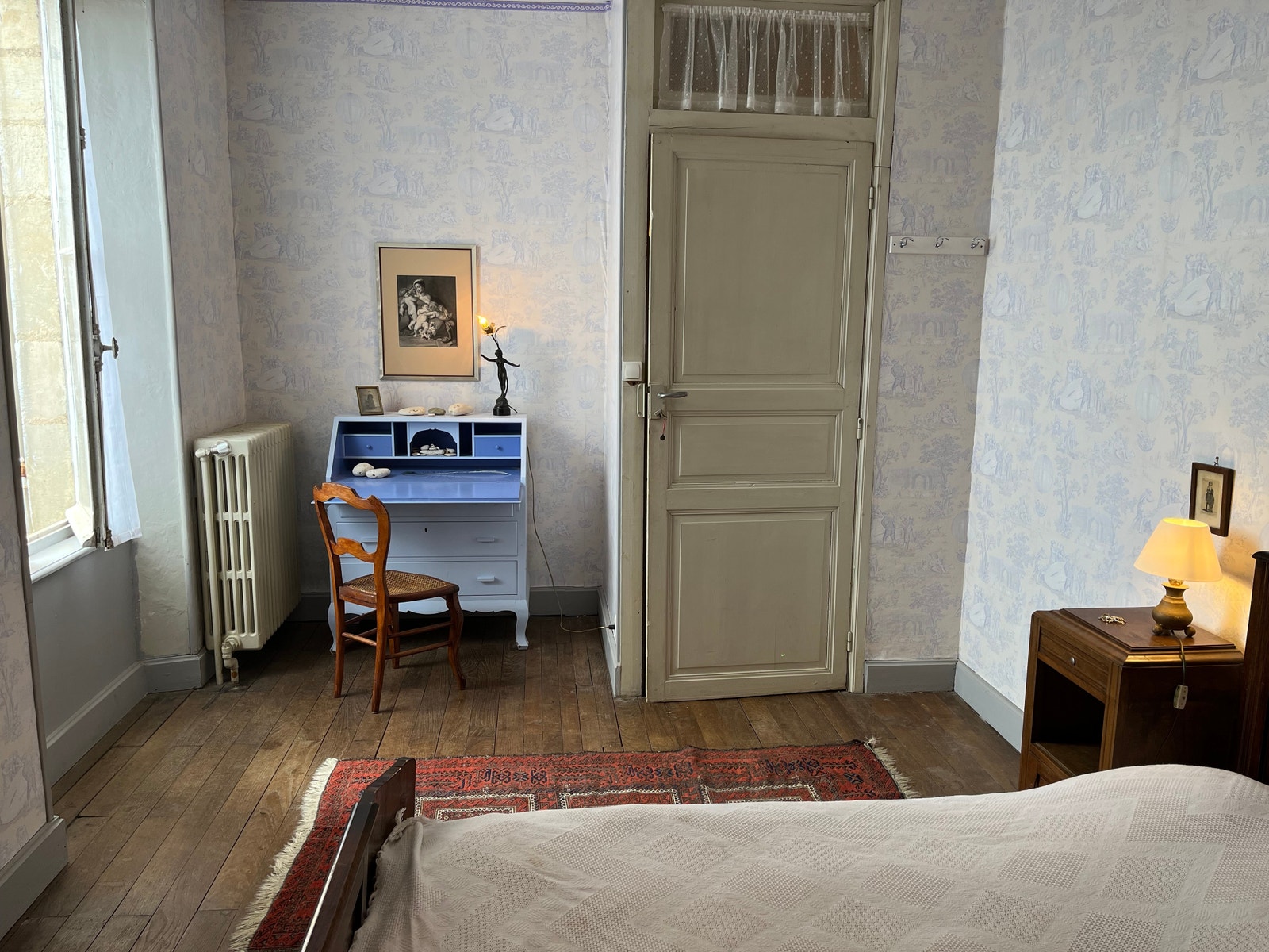 Soverom 2 har plass til skrivebord. Galleribilde