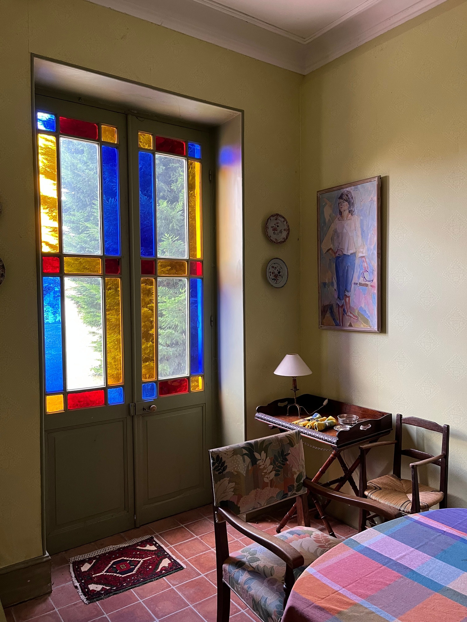Spisestue med original dør med farget glass Galleribilde