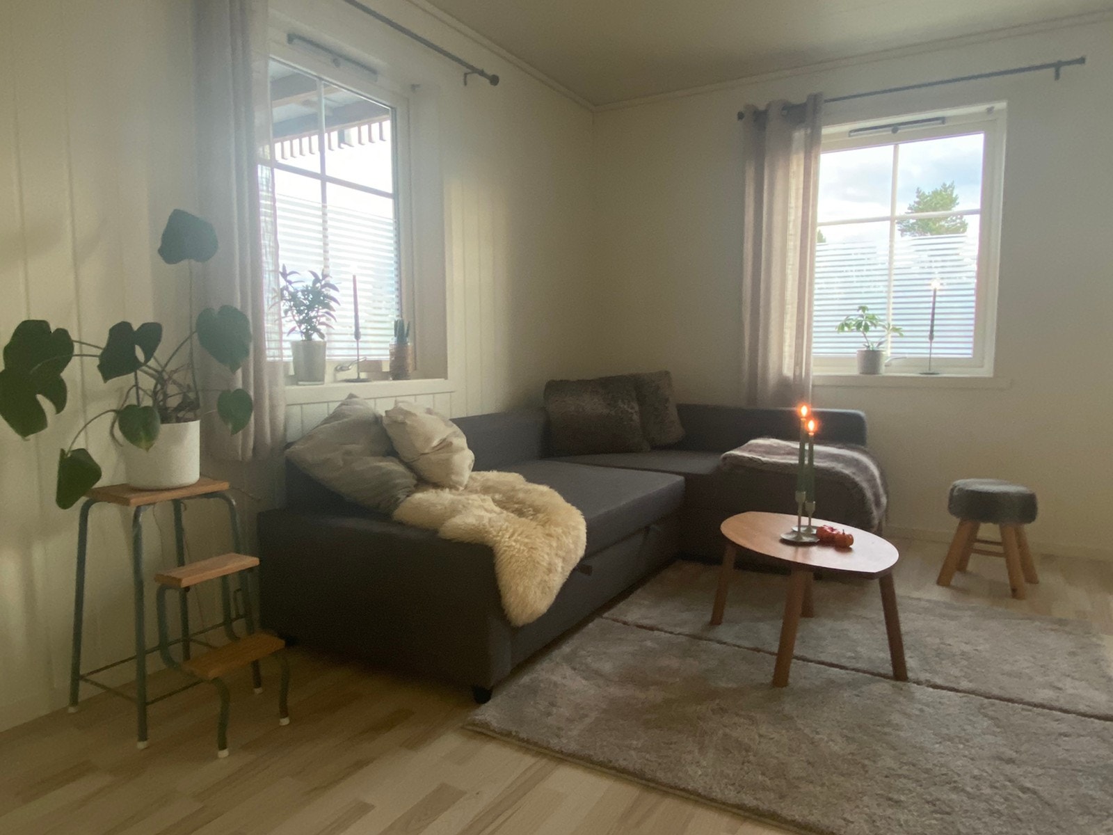 Koselig stue, lys og trivelig Galleribilde