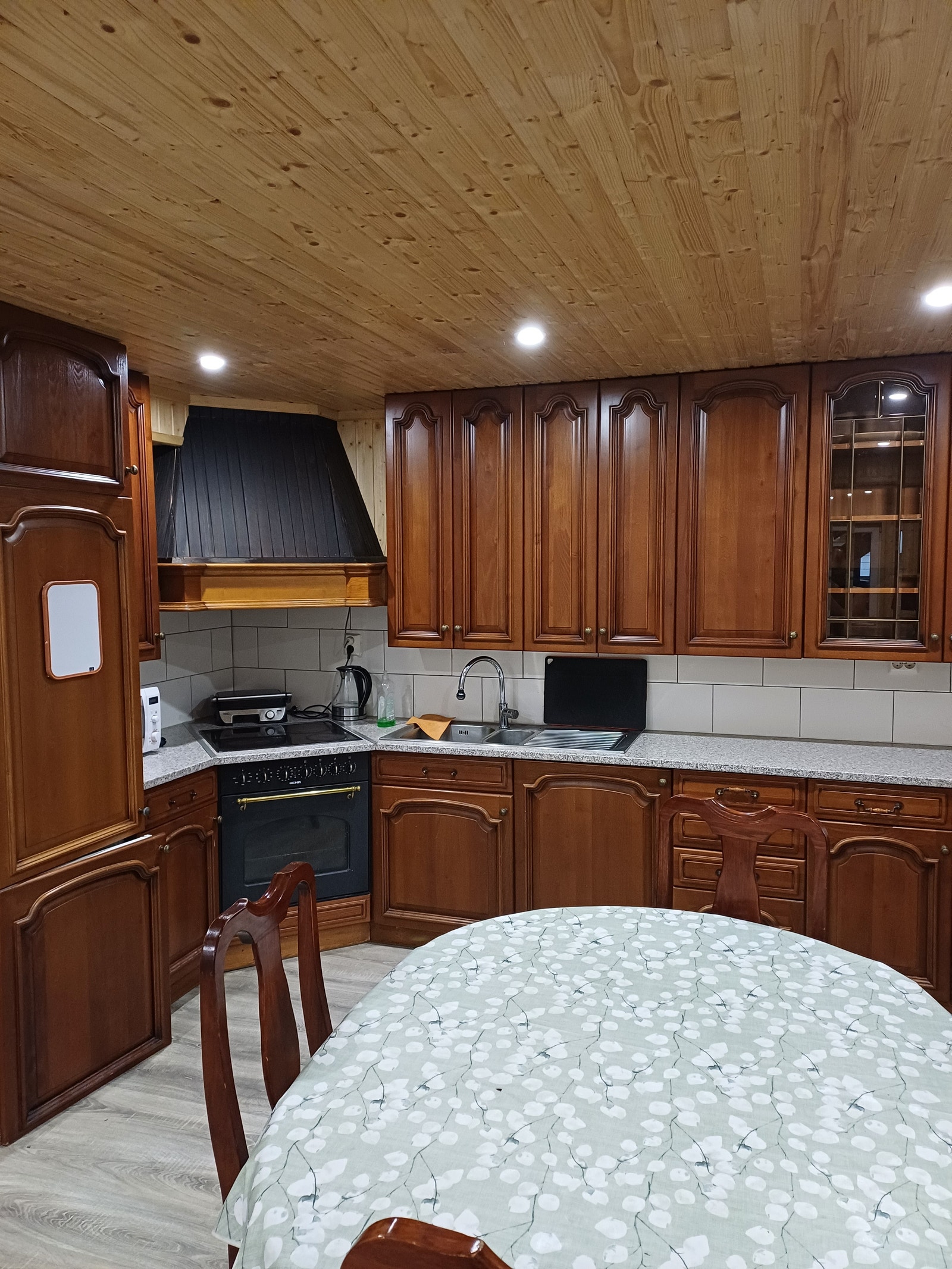 Kjøkken møblert Galleribilde