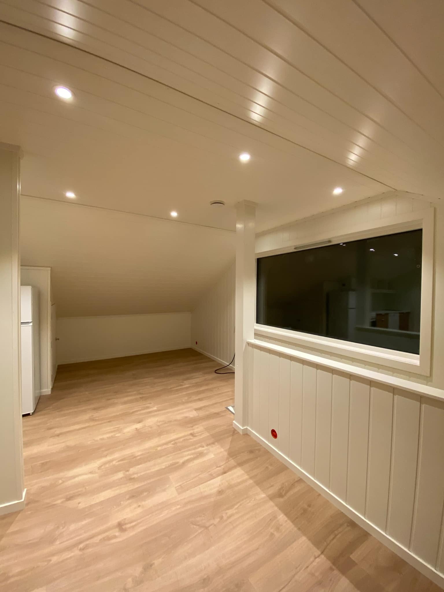 Flere muligheter for plassering av spiseplass og lagringsmøbler Galleribilde