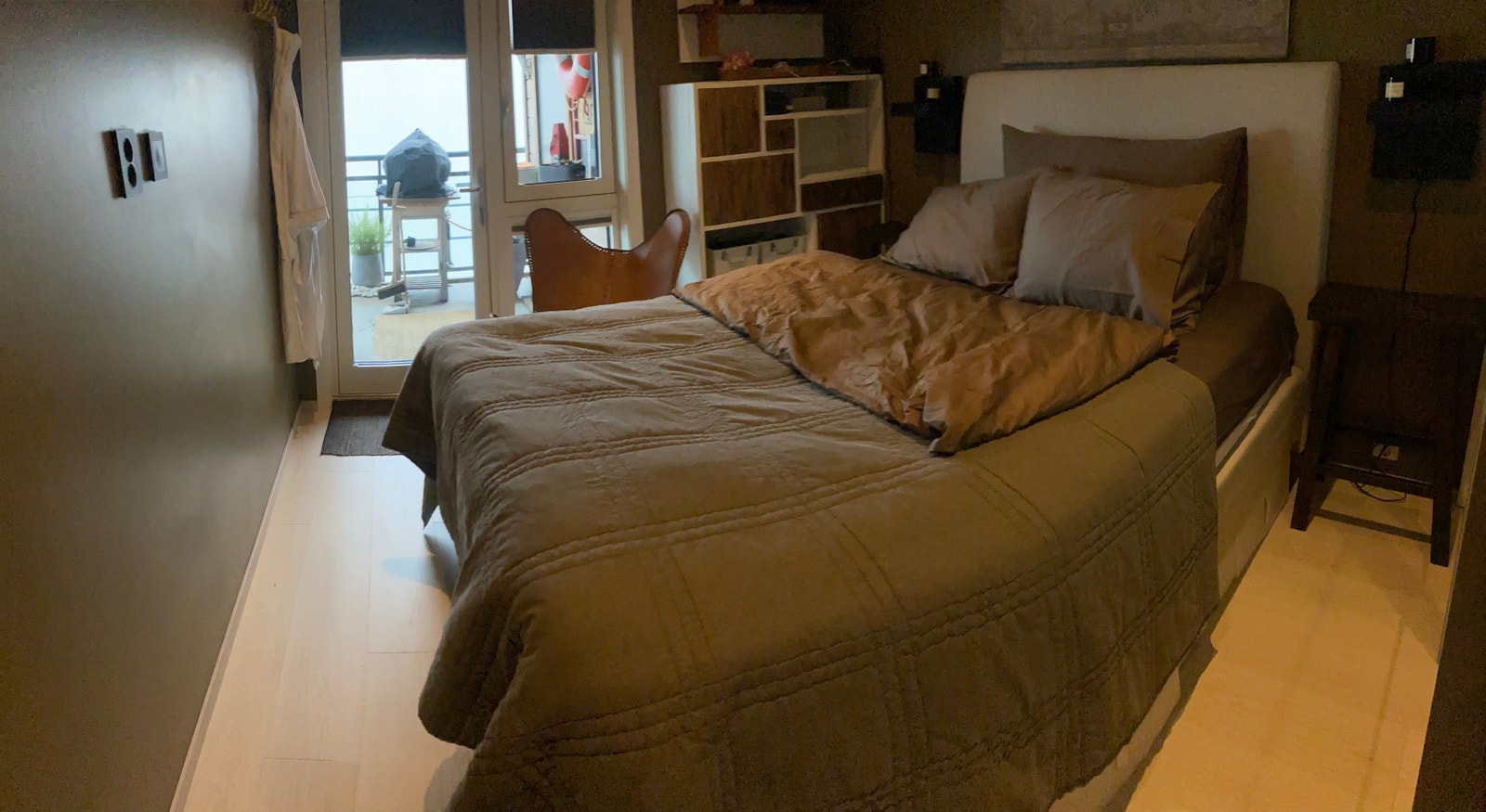 Soverom 2 - med direkte utgang til veranda. Lystette persienner. Galleribilde