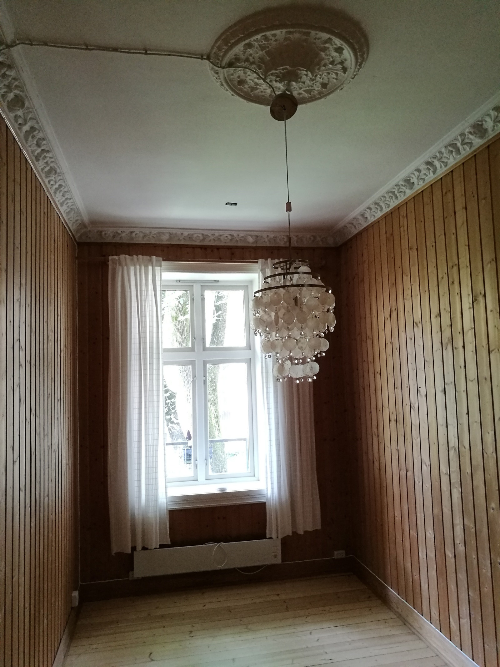 Stort soverom mot bakplass Galleribilde