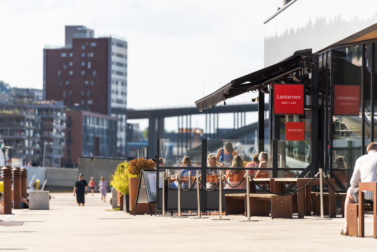 På Lanternen Søtt og Salt kan du nyte en deilig lunsj i solen Galleribilde