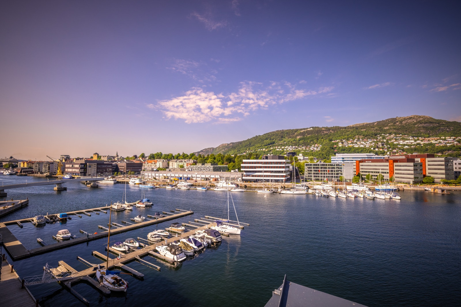 På Marineholmen blir du en del av et aktivt og historisk nærmiljø. Marineholmen legger opp til en helt ny, urban livsstil. En hverdag med energi, vibrasjon, kreativitet—en aktiv livsstil, med input fra menneskene rundt deg. Galleribilde