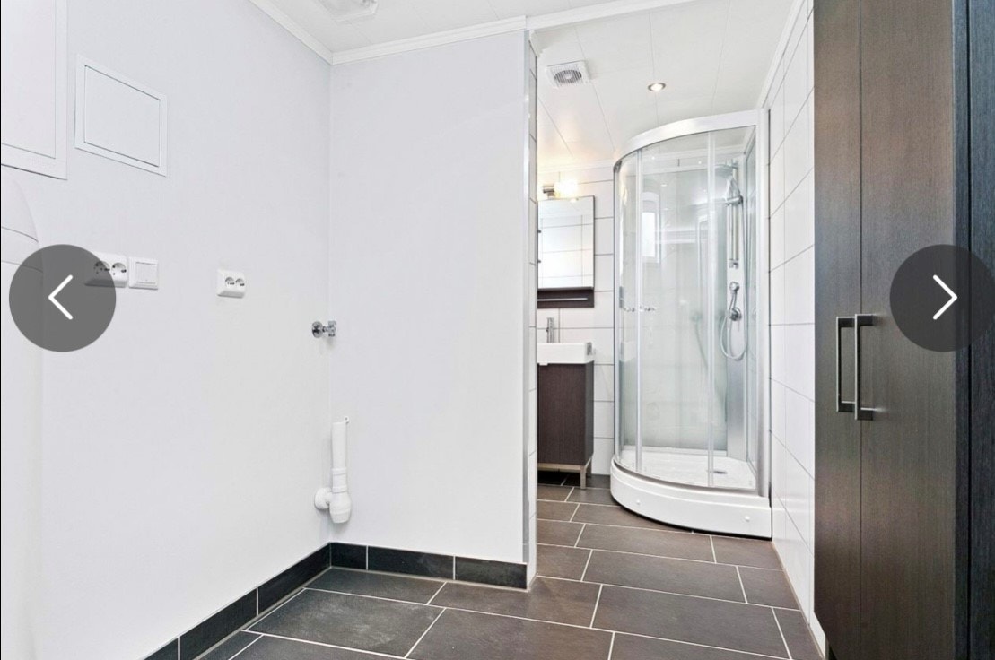 Bad/vaskerom. vaskemaskin følger med. Galleribilde