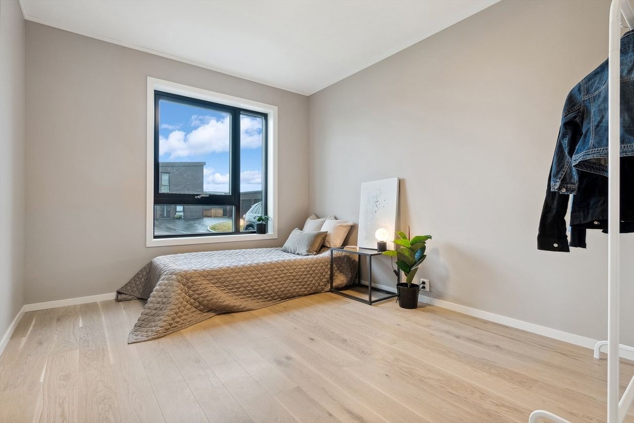 Soverom med større vindusflate i 3. etasje Galleribilde