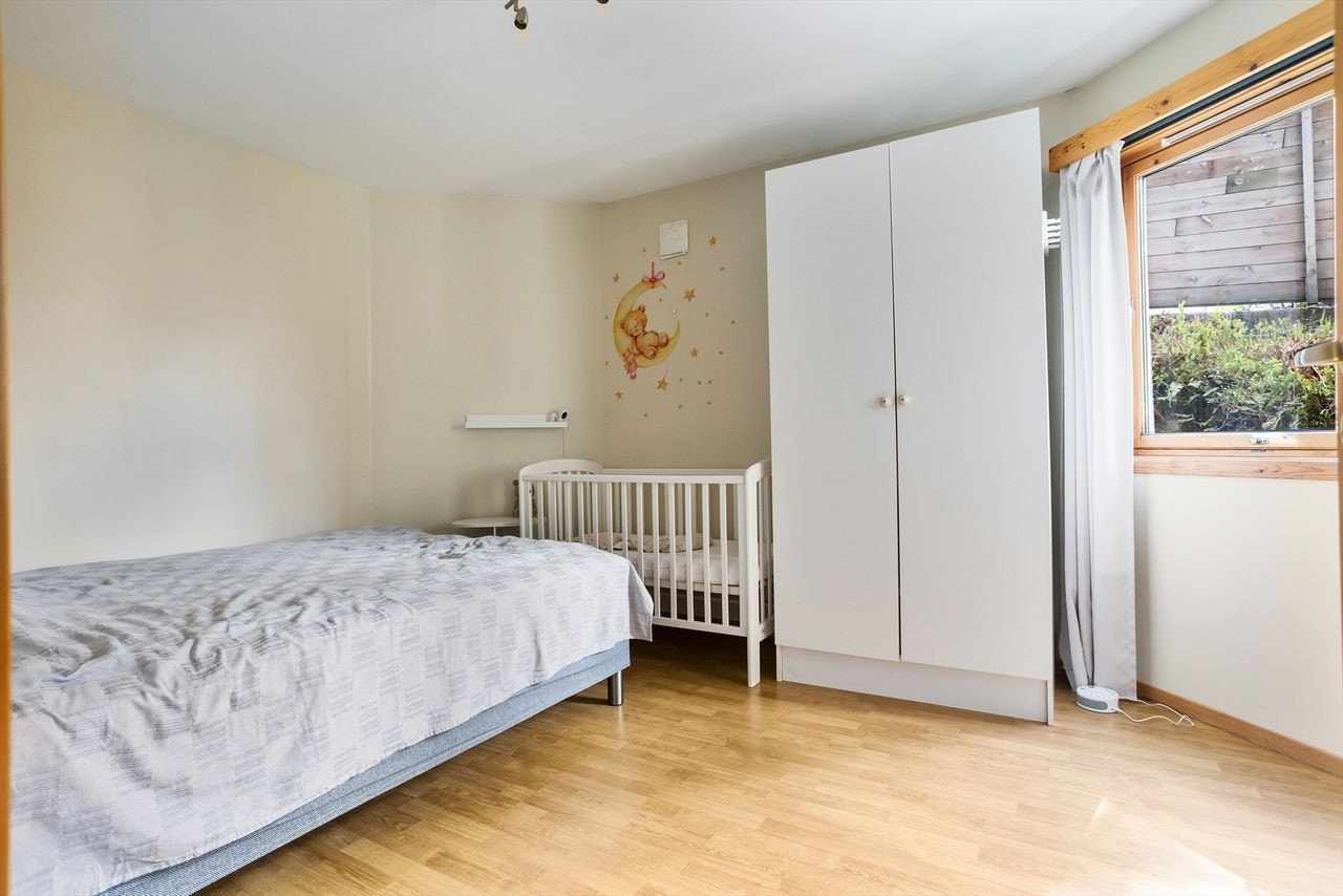 Soverom 1 - god plass til ønsket seng og skrivepult Galleribilde