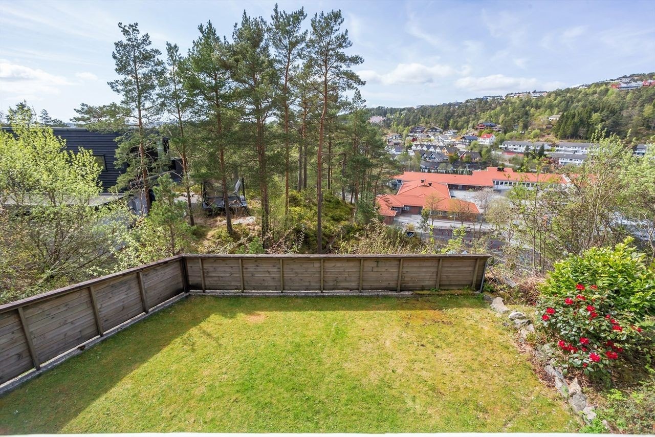 Stor hage som disponeres av leieboer Galleribilde