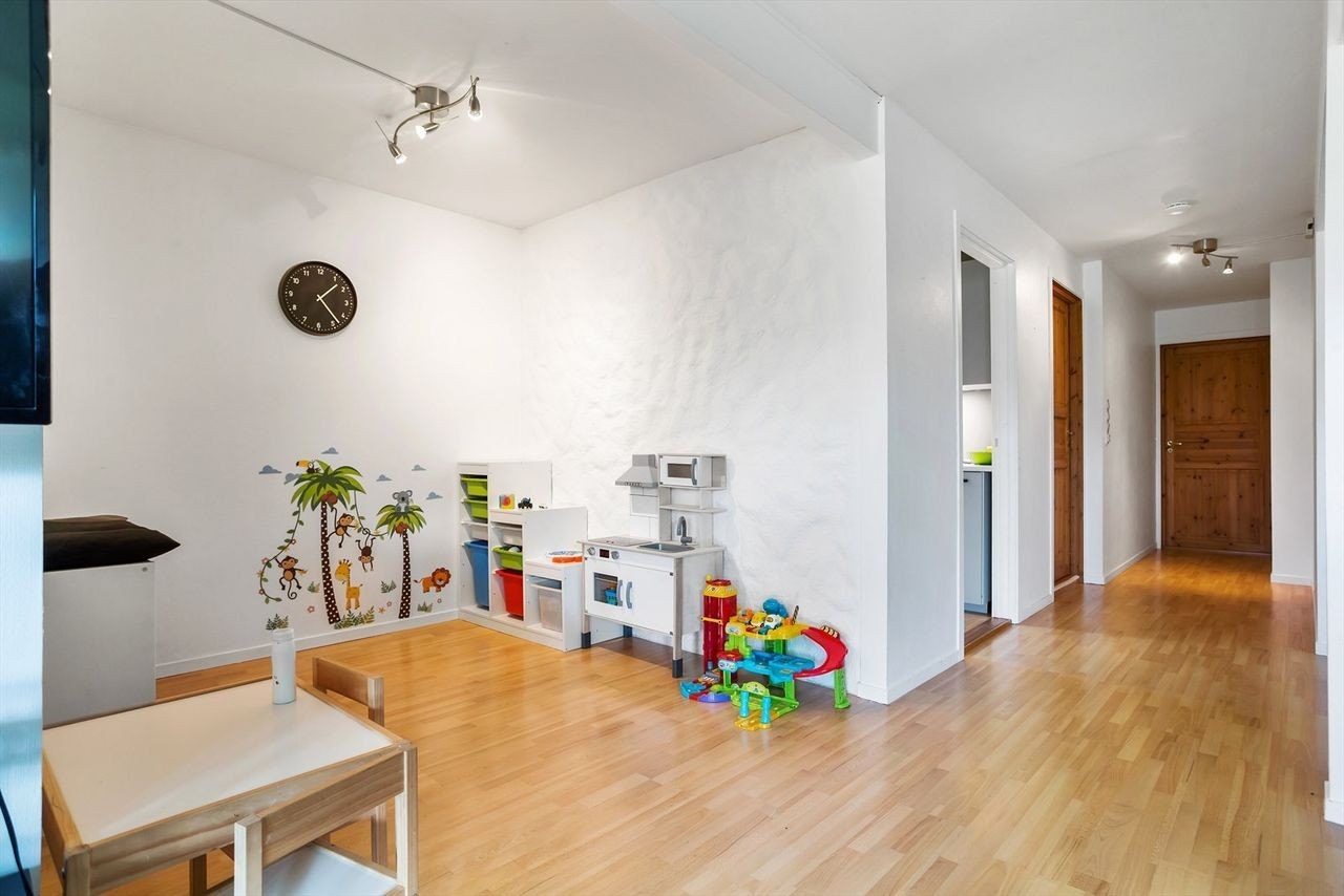 ...med god plass til kontorkrok/lekekrok/spisestue Galleribilde