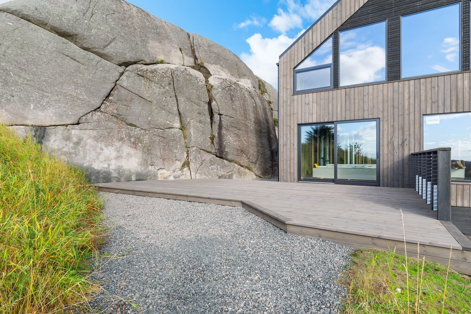 Grenser mot friareal med god skjerming fra fjellknaust Galleribilde