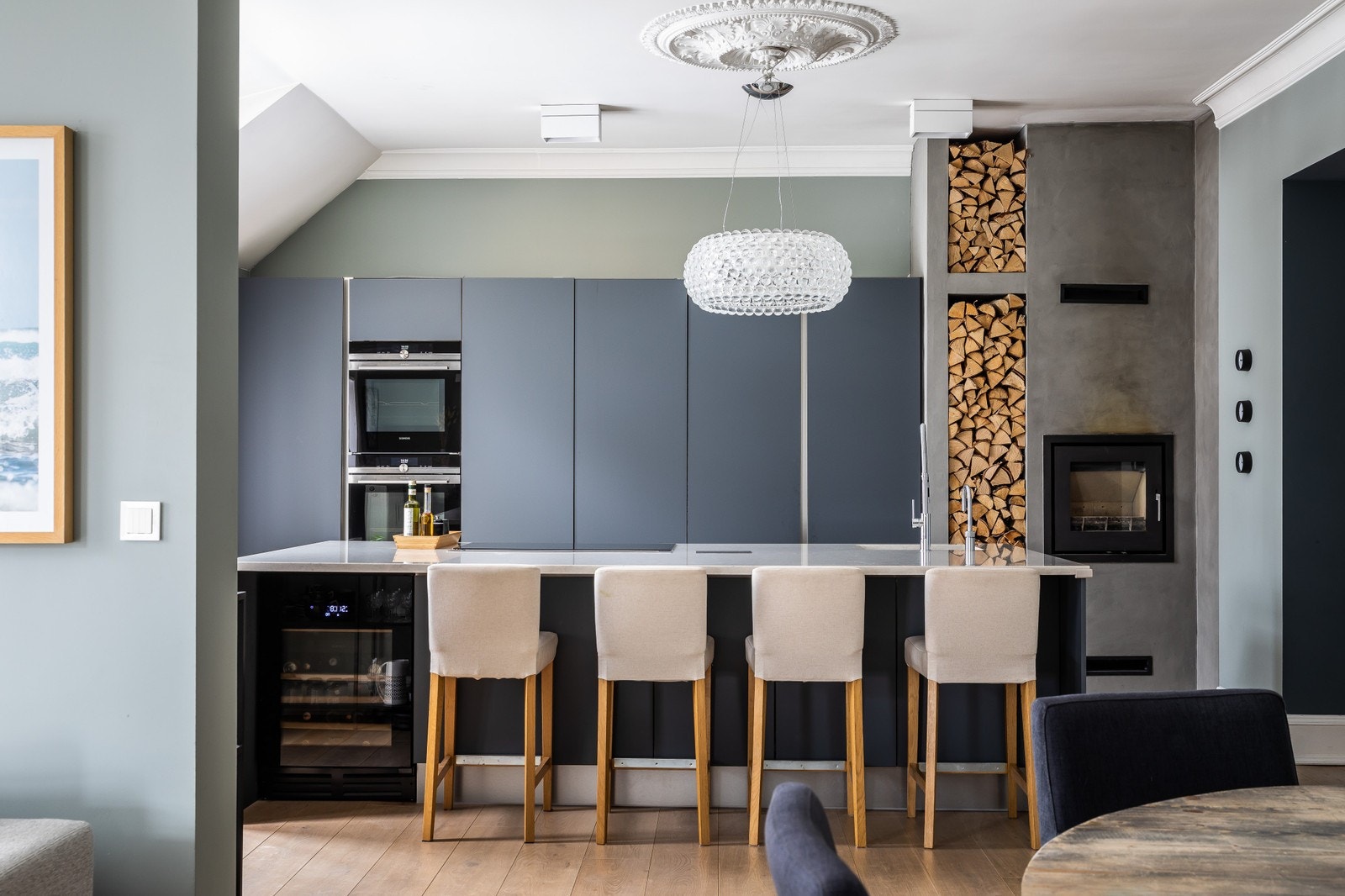 Det er rikelig med skap- og benkeplass Galleribilde