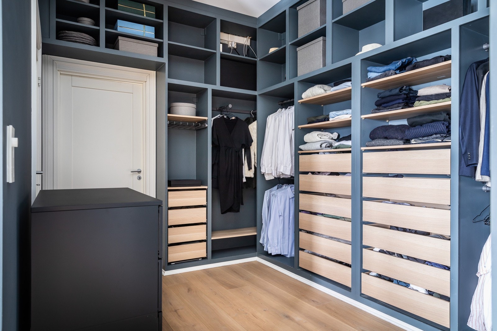 Garderoberommet er på ca. 10 kvm Galleribilde