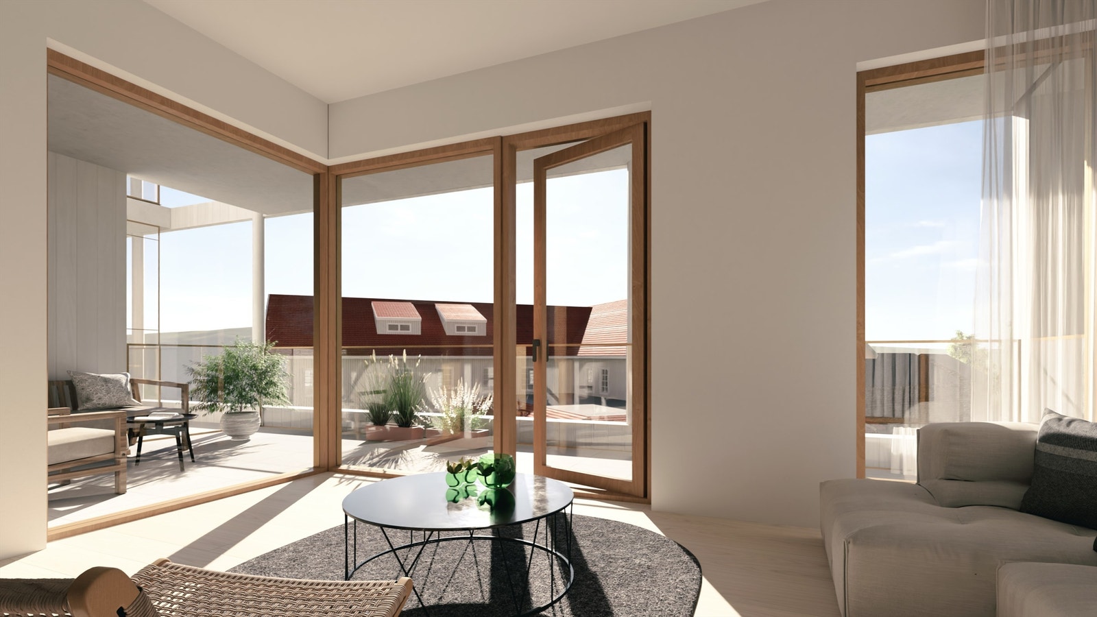 Nydelig stue med store vindusflater og flotte detaljer. Utgang til solrik balkong som er delvis overbygd med mulighet for innglassing. Illustrasjon med ettermiddagssol i september, avvik vil forekomme. Galleribilde