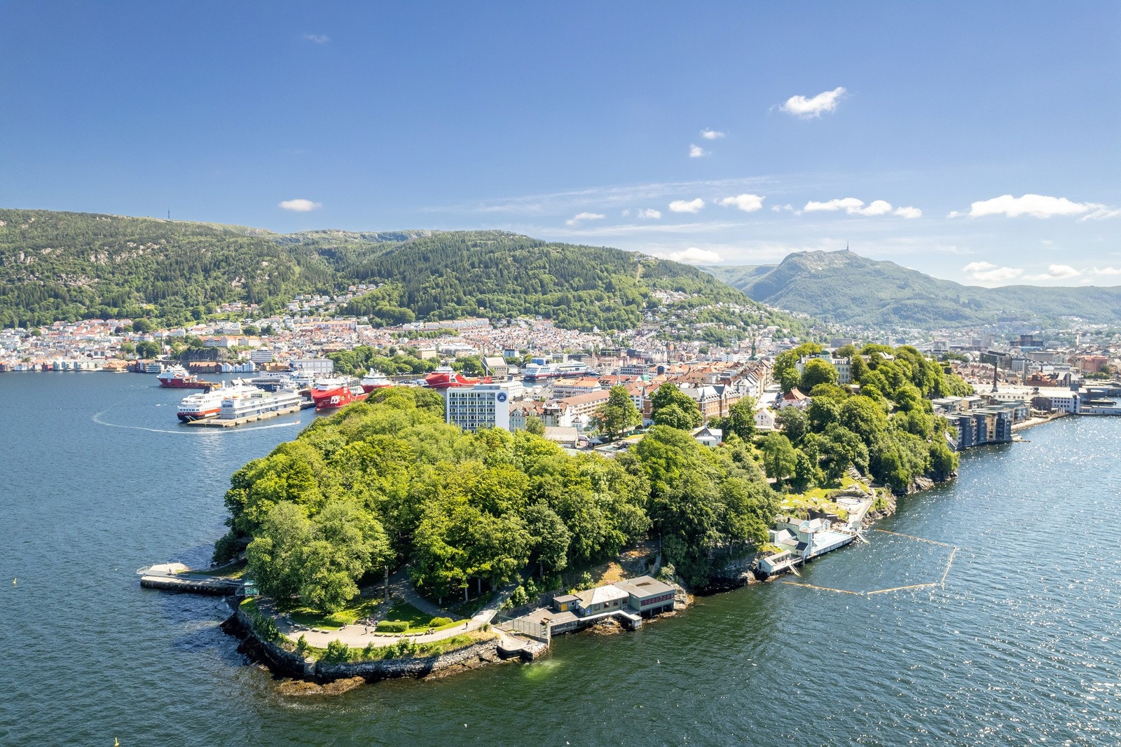 Leilighetene ligger fint til på Nordnes som er et attraktivt og historisk strøk, på bakgrunn av de vakre omgivelsene og nærhet til sjø Galleribilde