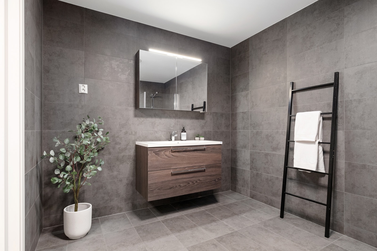 Delikat bad med innreiing frå Sigdal. Galleribilde