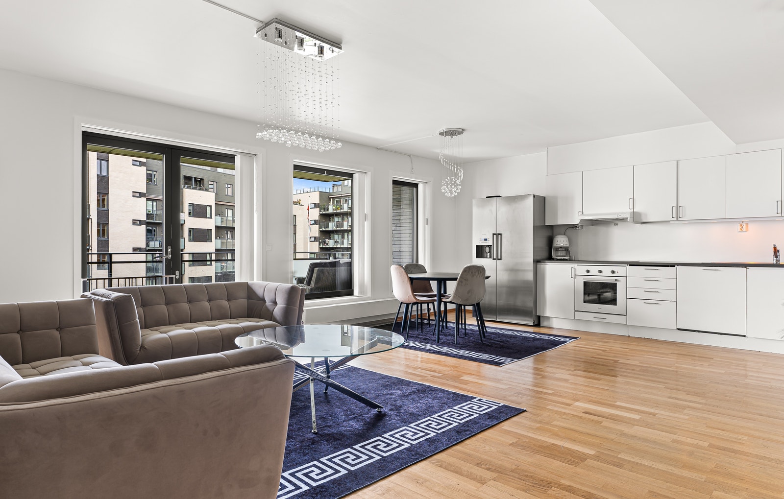 Fin utsikt til fellesarealet midt i Torshov Torg Galleribilde