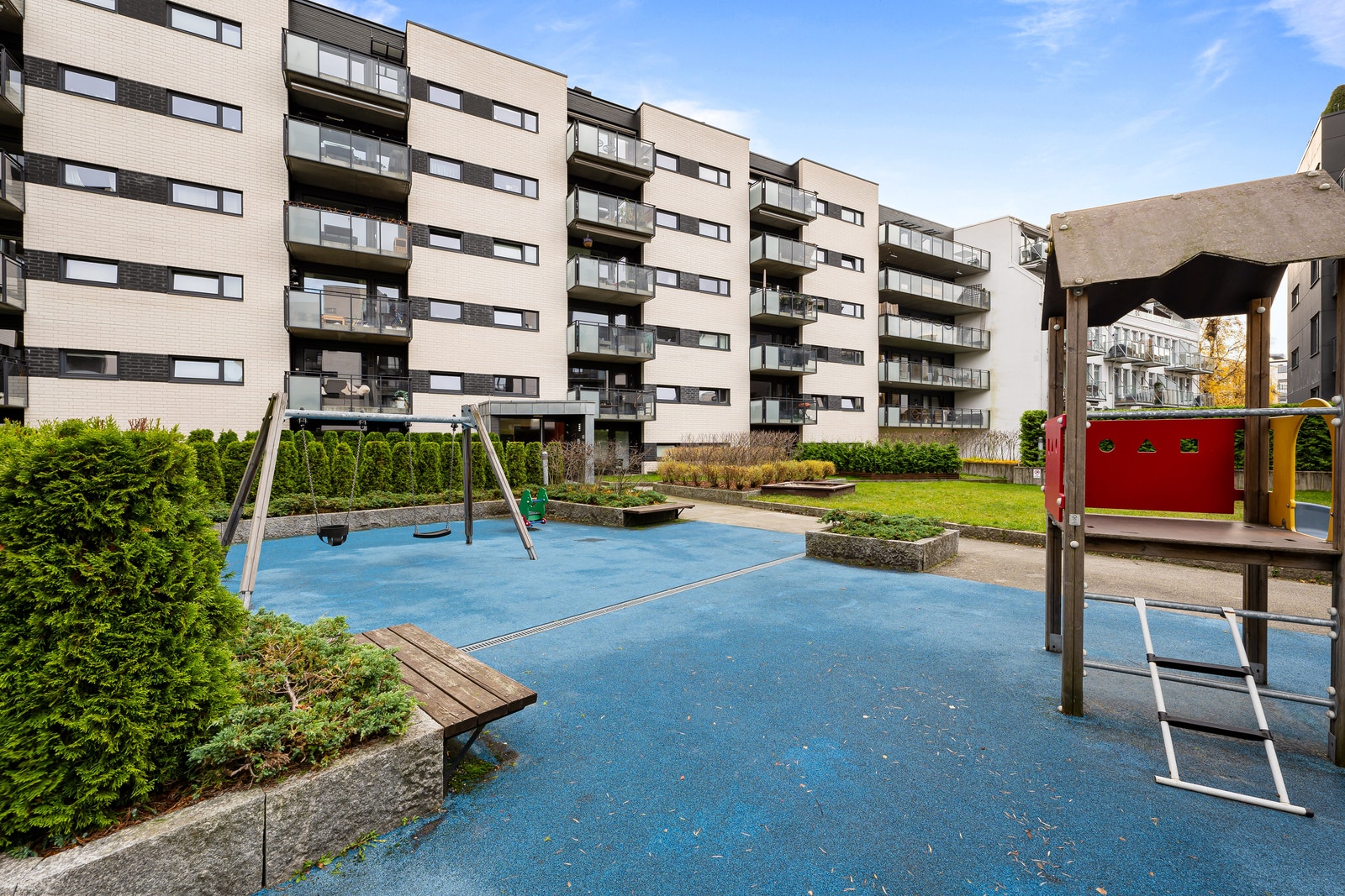 Bildet av bygget. Leiligheten i 3 etg. Galleribilde