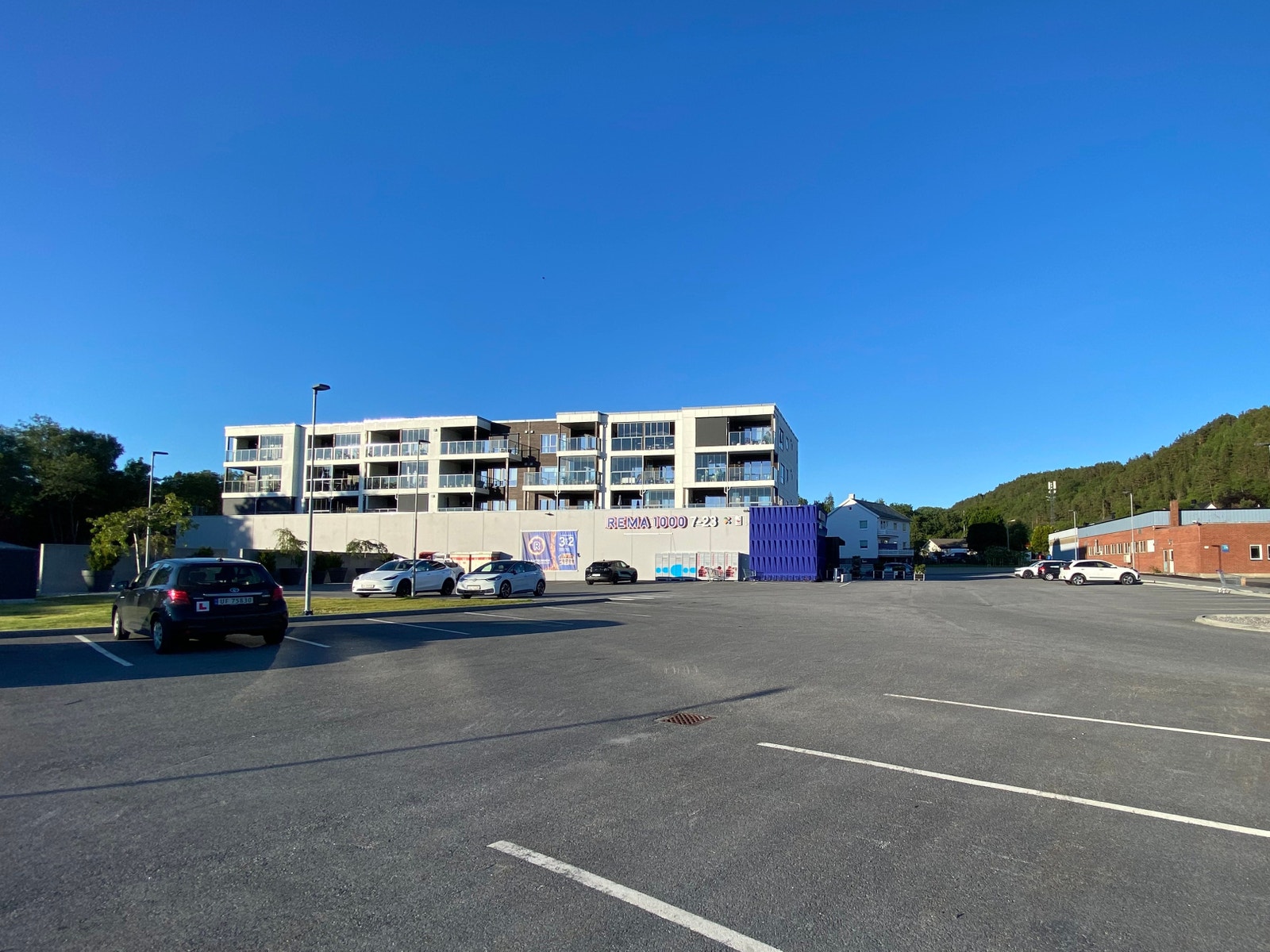 Bilde fra nærområdet. Dagligvarehandel ca. 400 meter unna. Galleribilde