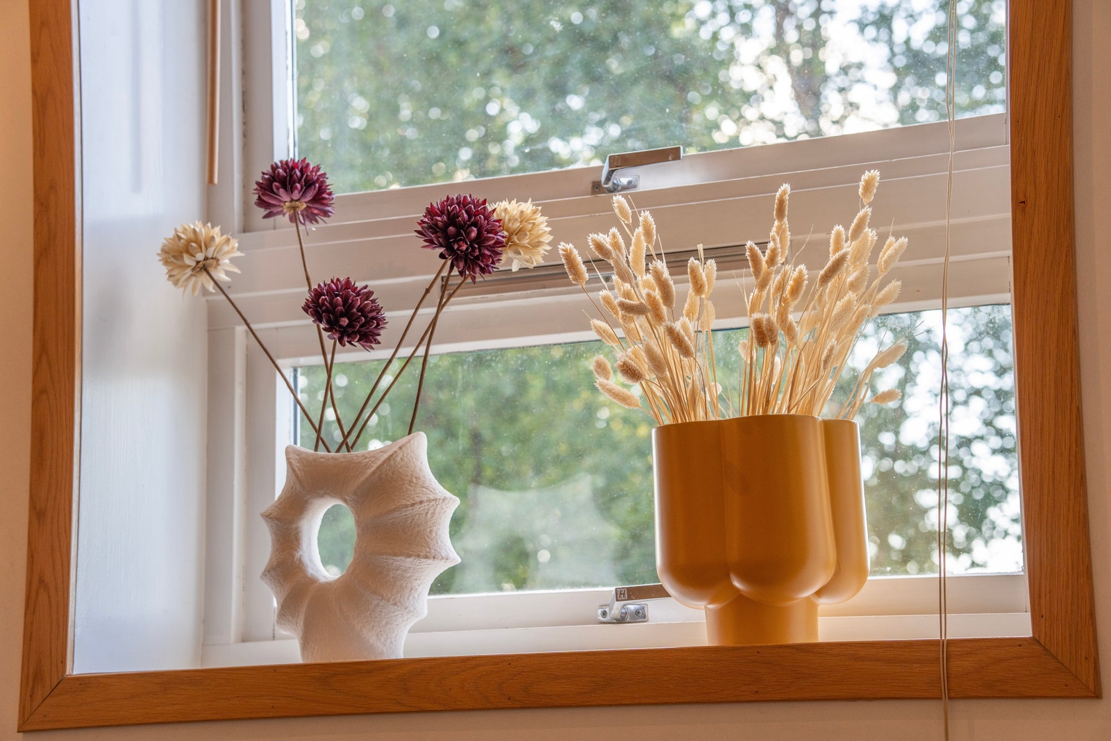 Lyst, vinduer og hyggelig utsikt Galleribilde