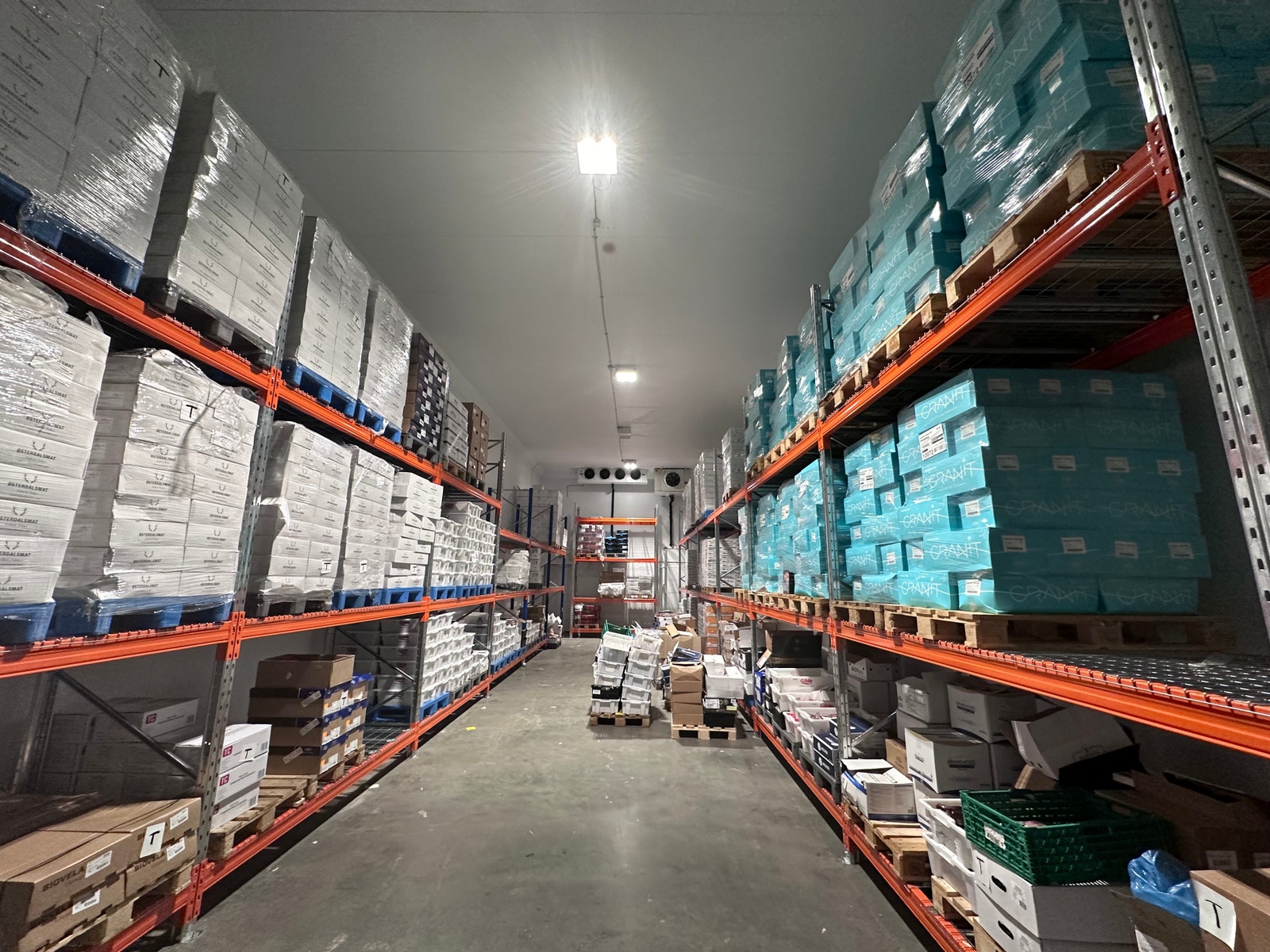 Fryselager / 6 meter takhøyde. Galleribilde