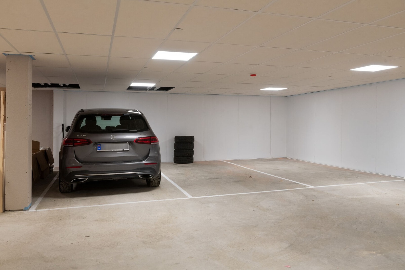 Garasjeanlegget er oppvarmet, så i «Bo i Sentrum» kan du ha snø- og isfri bil året rundt. Galleribilde