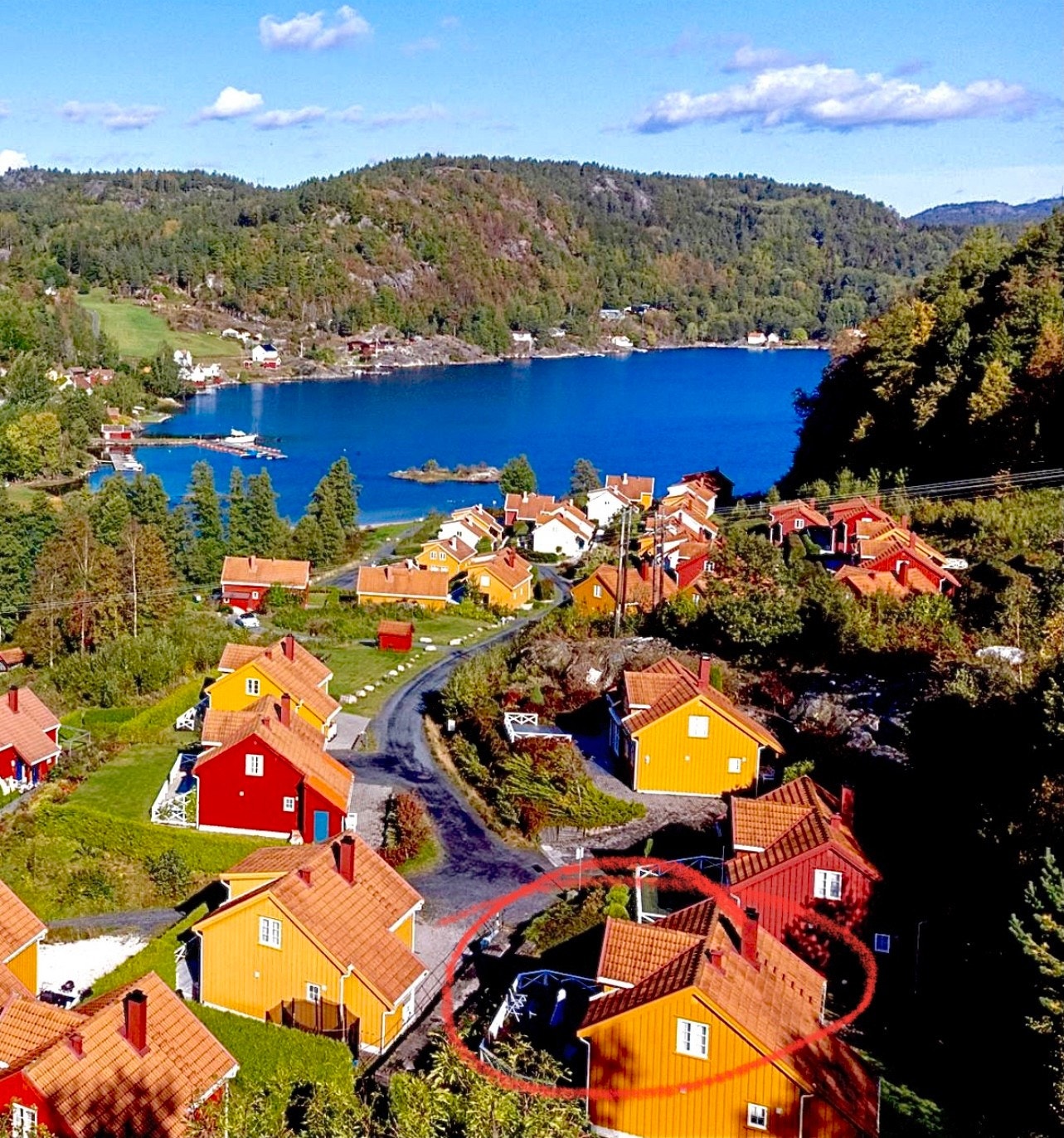 Sjøutsikt fra stue og terrasse Galleribilde