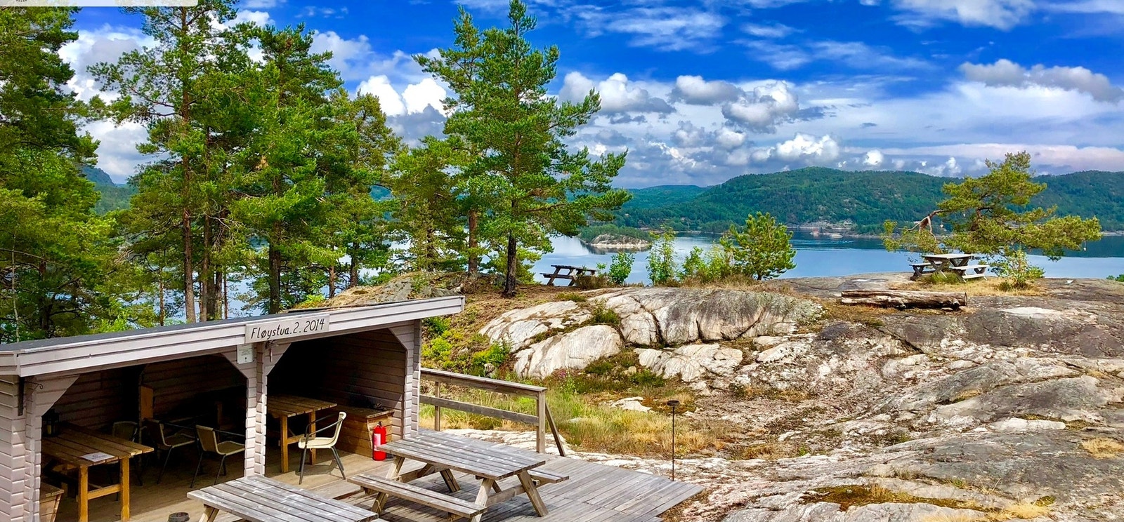 Flott tursti til Fløystua på Sletteheia med vakker utsikt Galleribilde