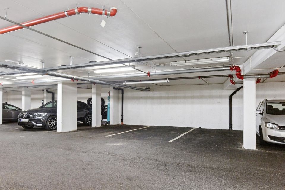 Garasjeanlegg, parkeringsplass Galleribilde