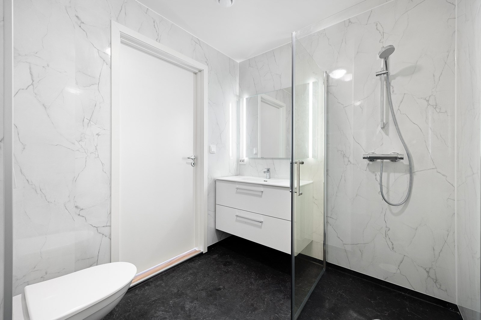 Baderom/vaskerom 1.etasje Galleribilde