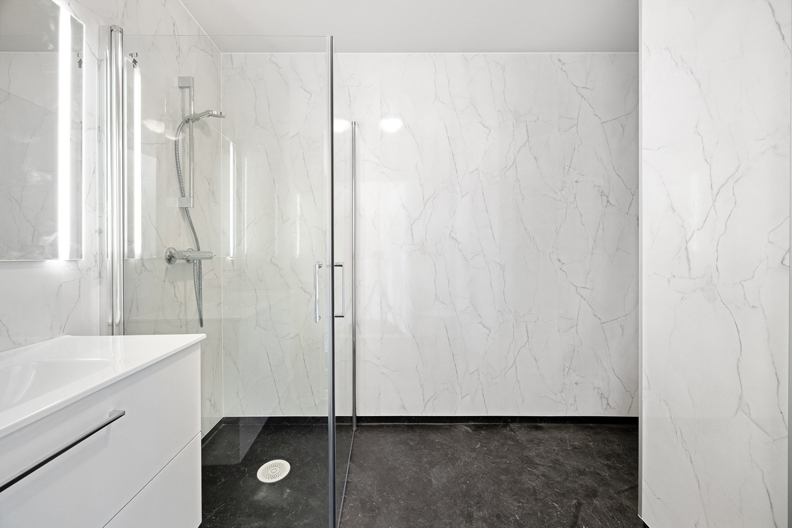 Baderom/vaskerom 1.etasje Galleribilde