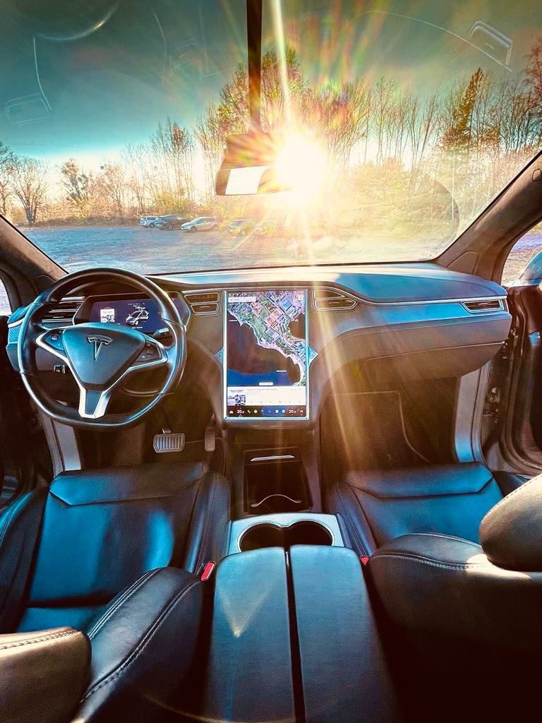 Tesla Model X 14