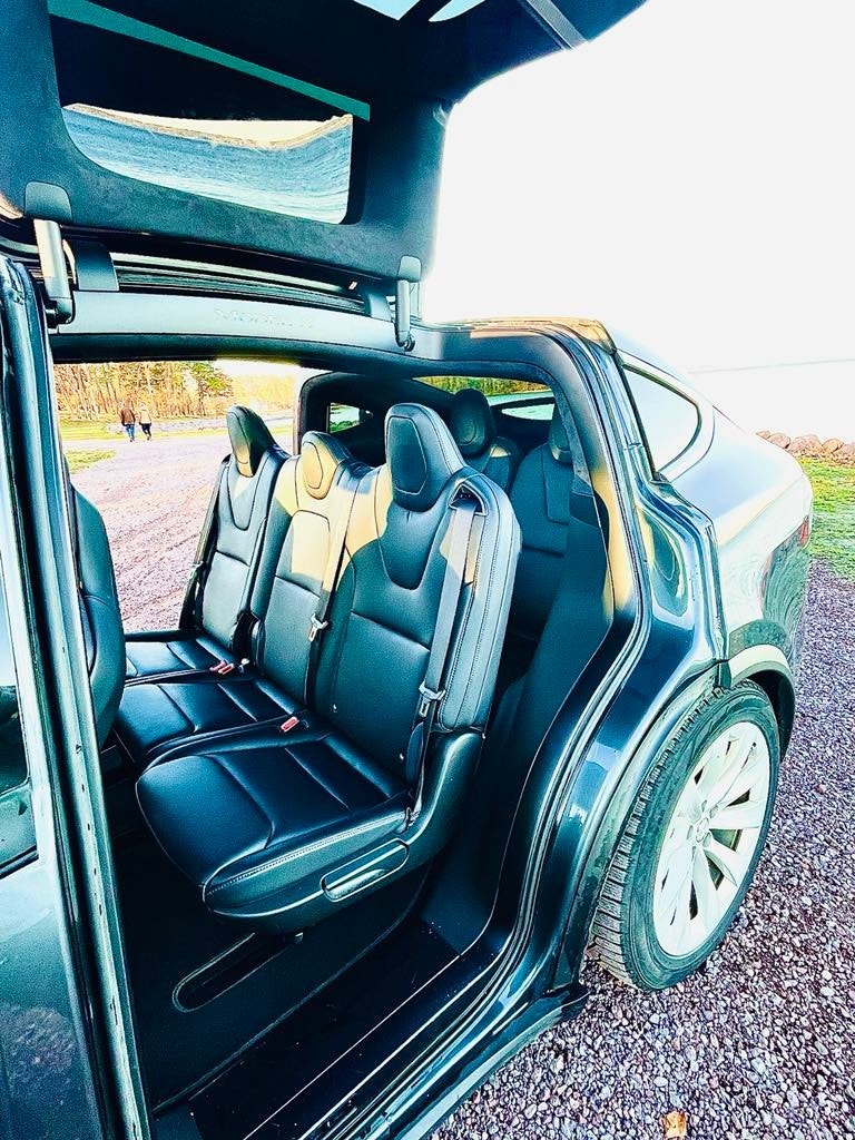 Tesla Model X 17