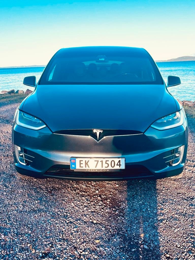 Tesla Model X 2