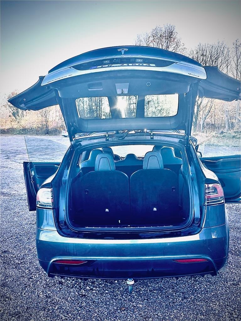 Tesla Model X 22