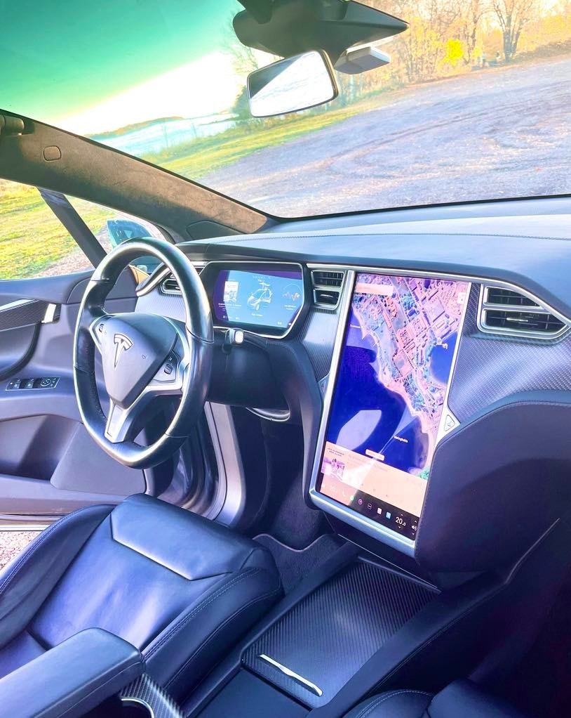 Tesla Model X 16