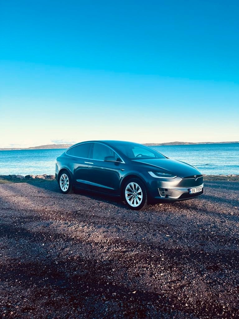 Tesla Model X 3