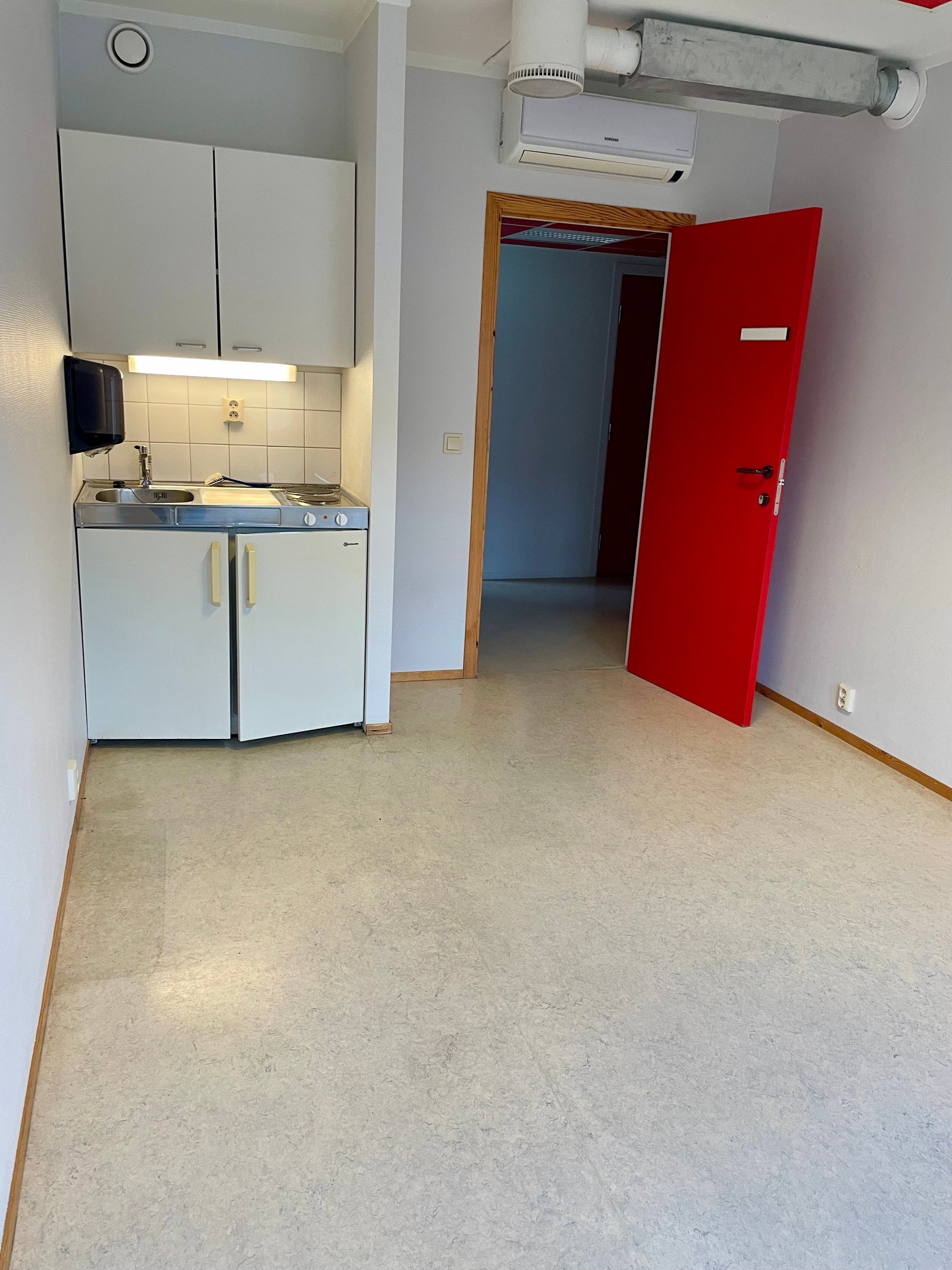 Kontor/spiserom med kjøle/varmepumpe Galleribilde