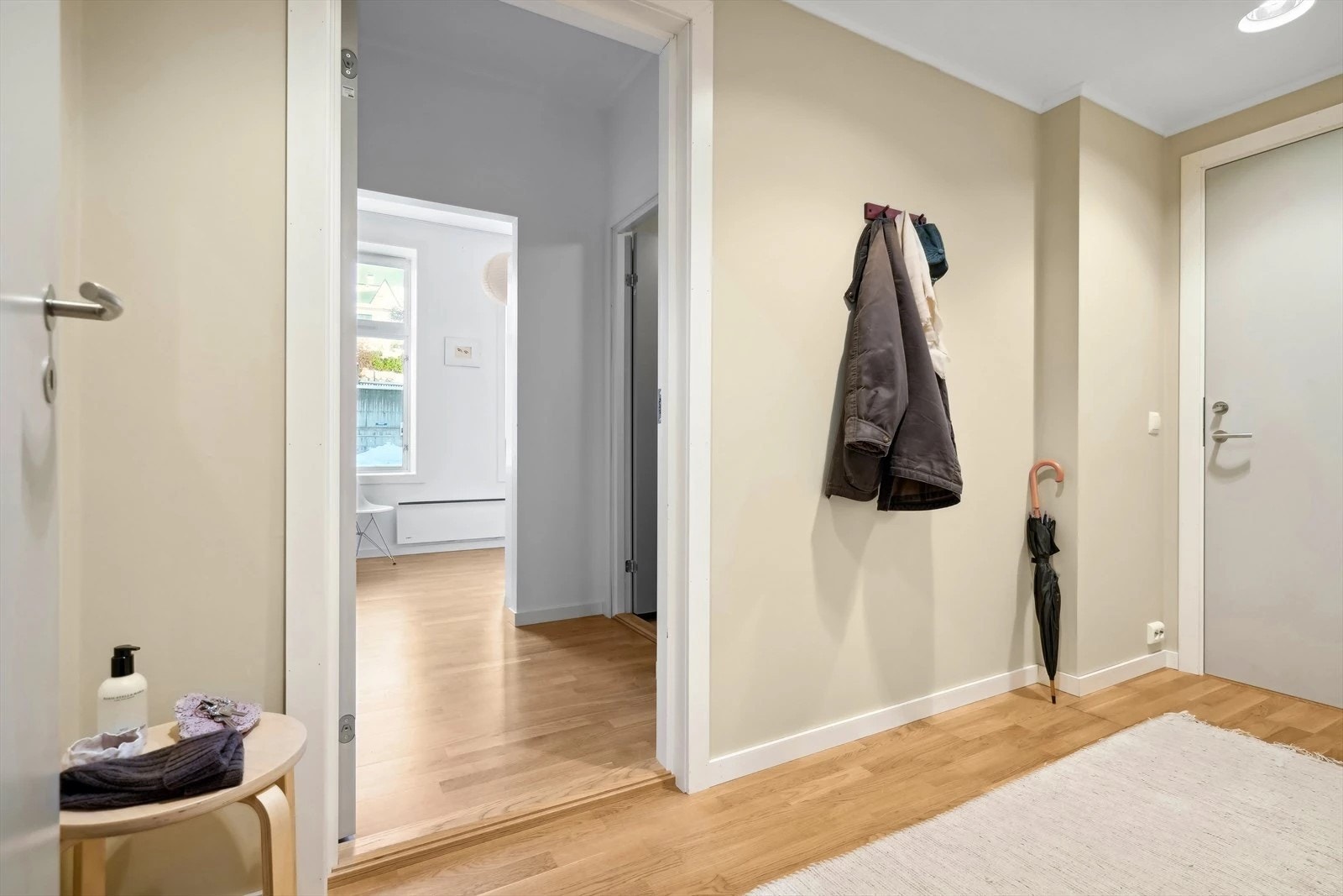 Entre mot soverom 2 og vaskerom Galleribilde