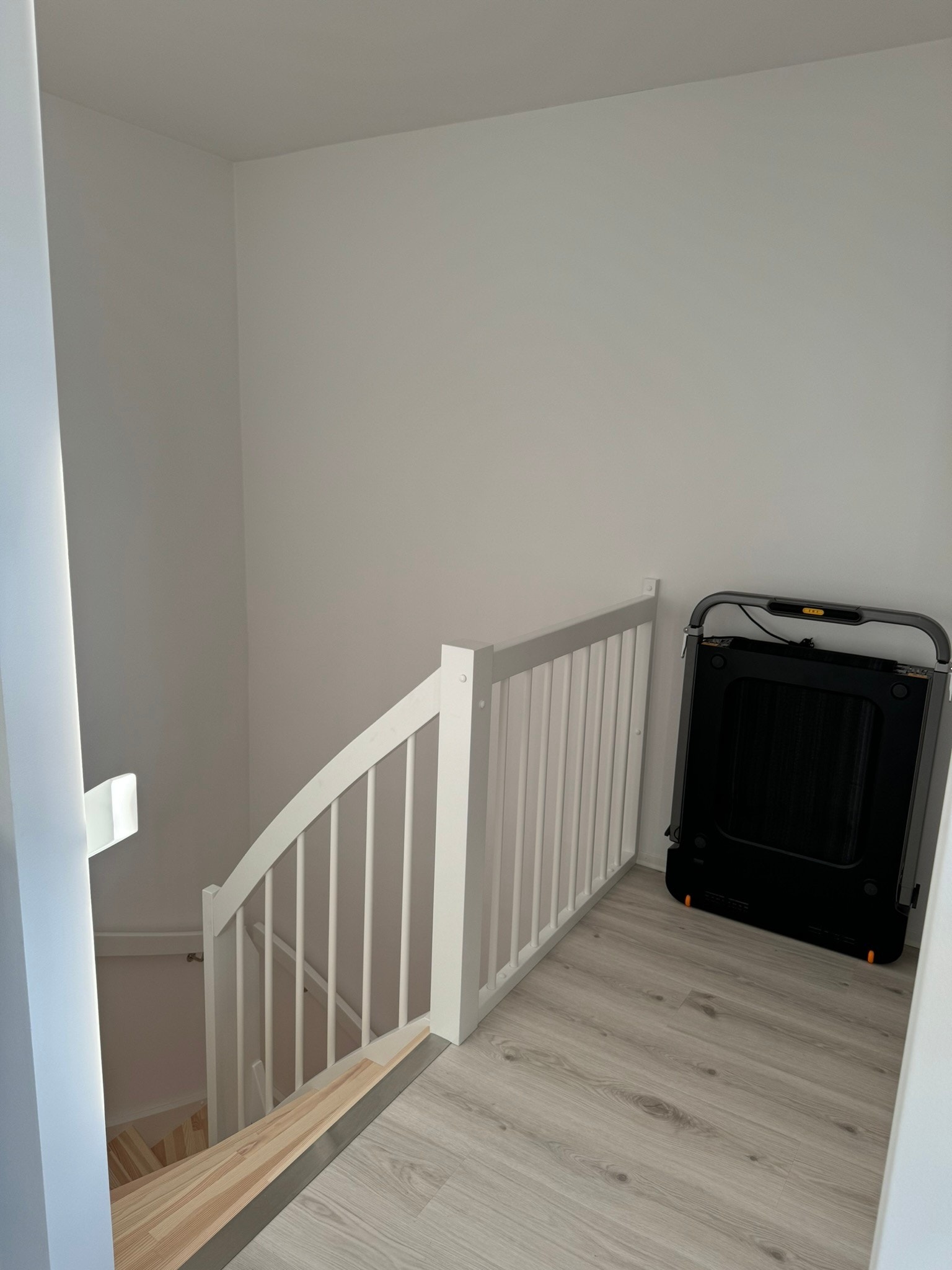 I trappegangen er det god plass til skrivebord, Galleribilde