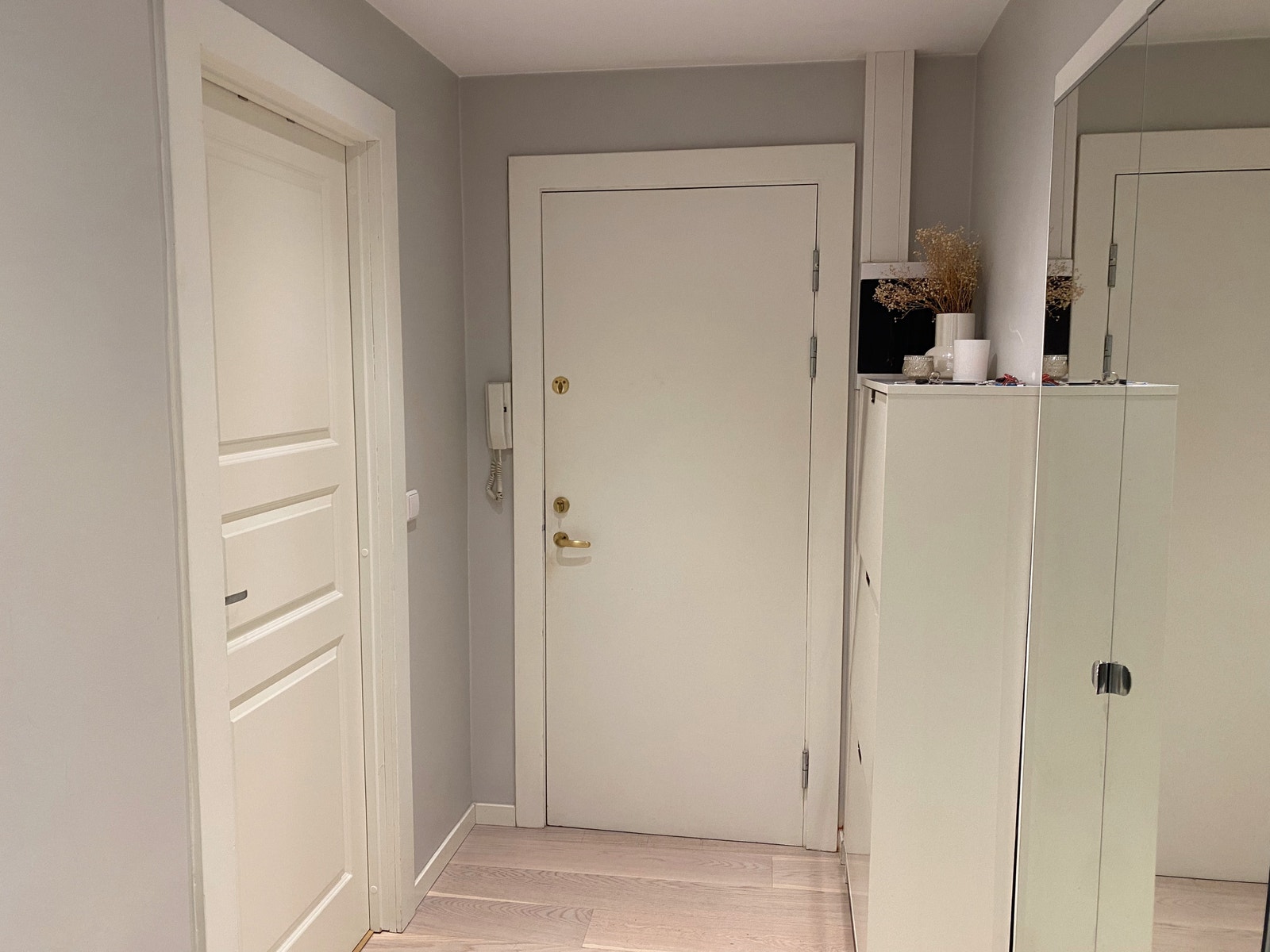 Entré med integrert garderobeskap Galleribilde