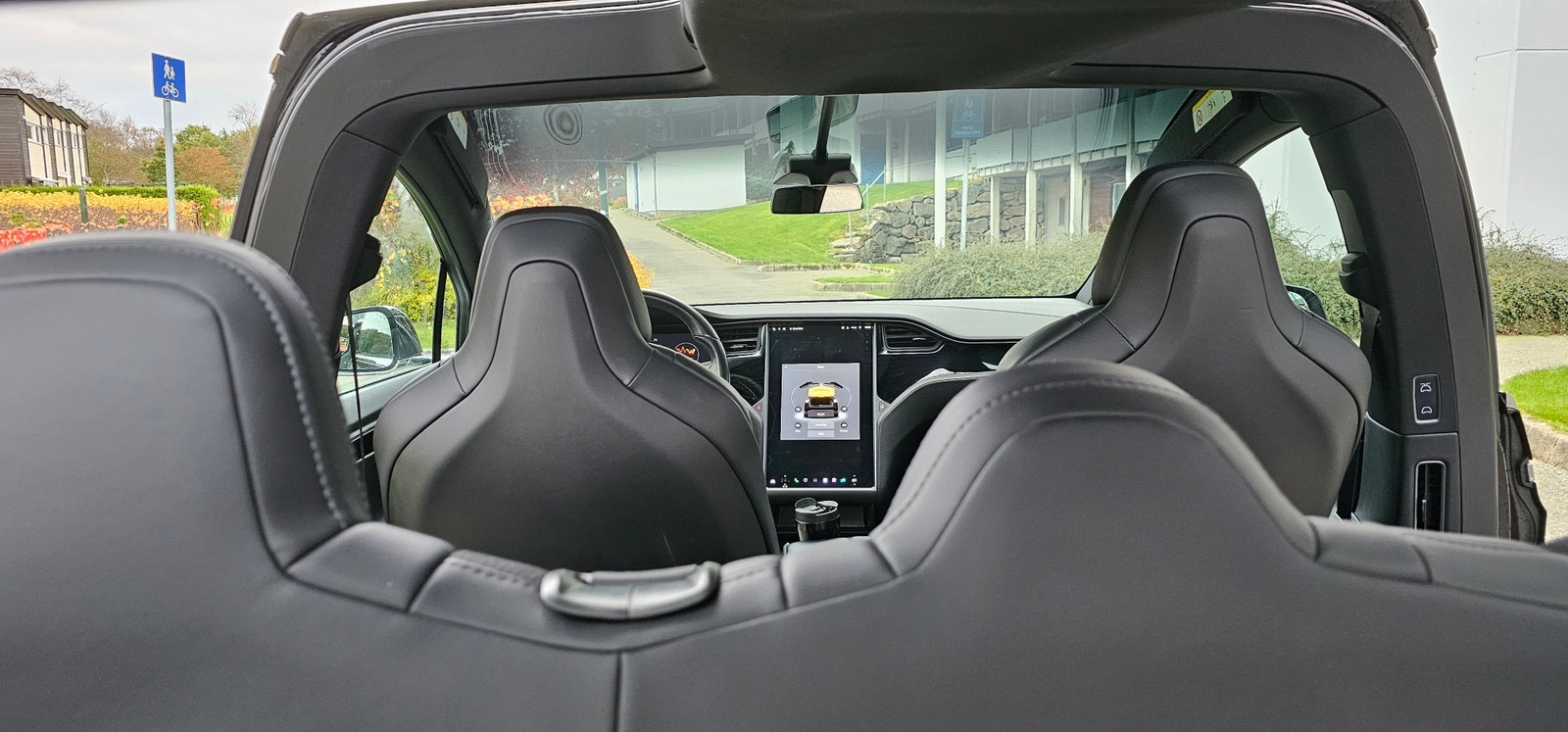 Tesla Model X 7
