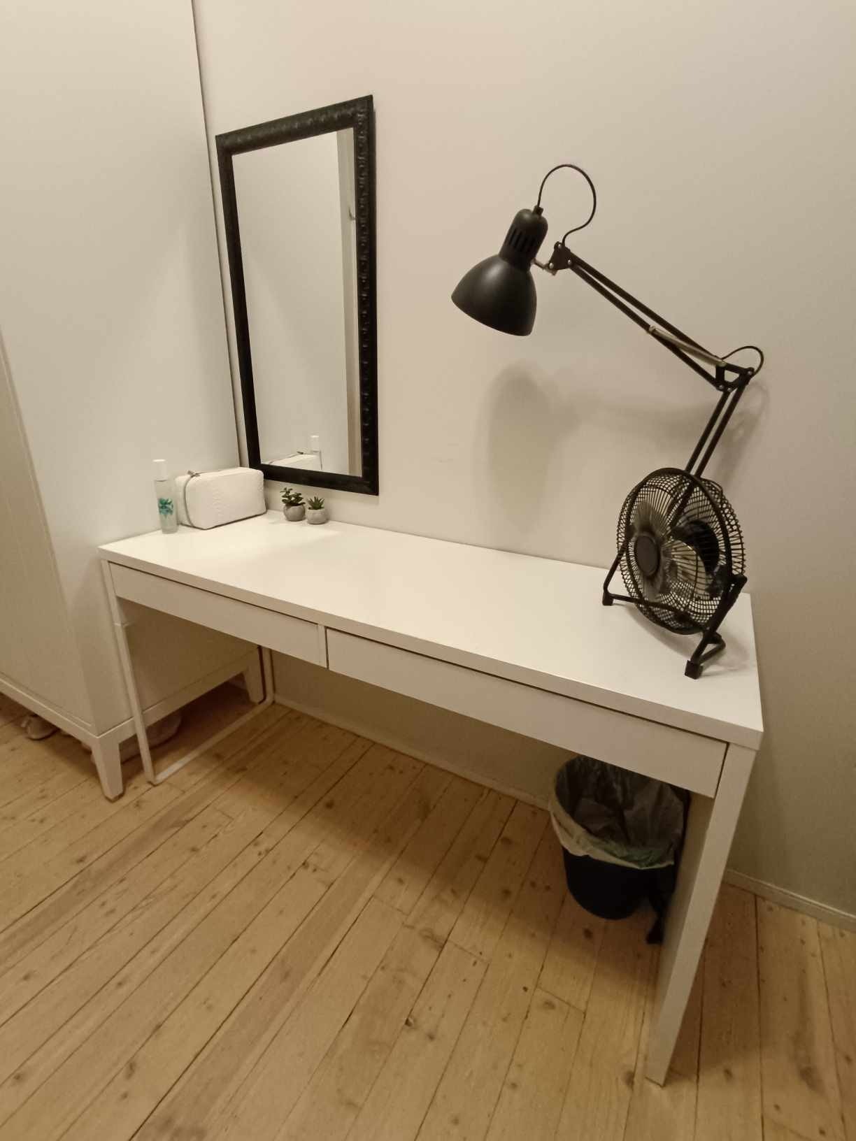 Pult som kan medfølge Galleribilde