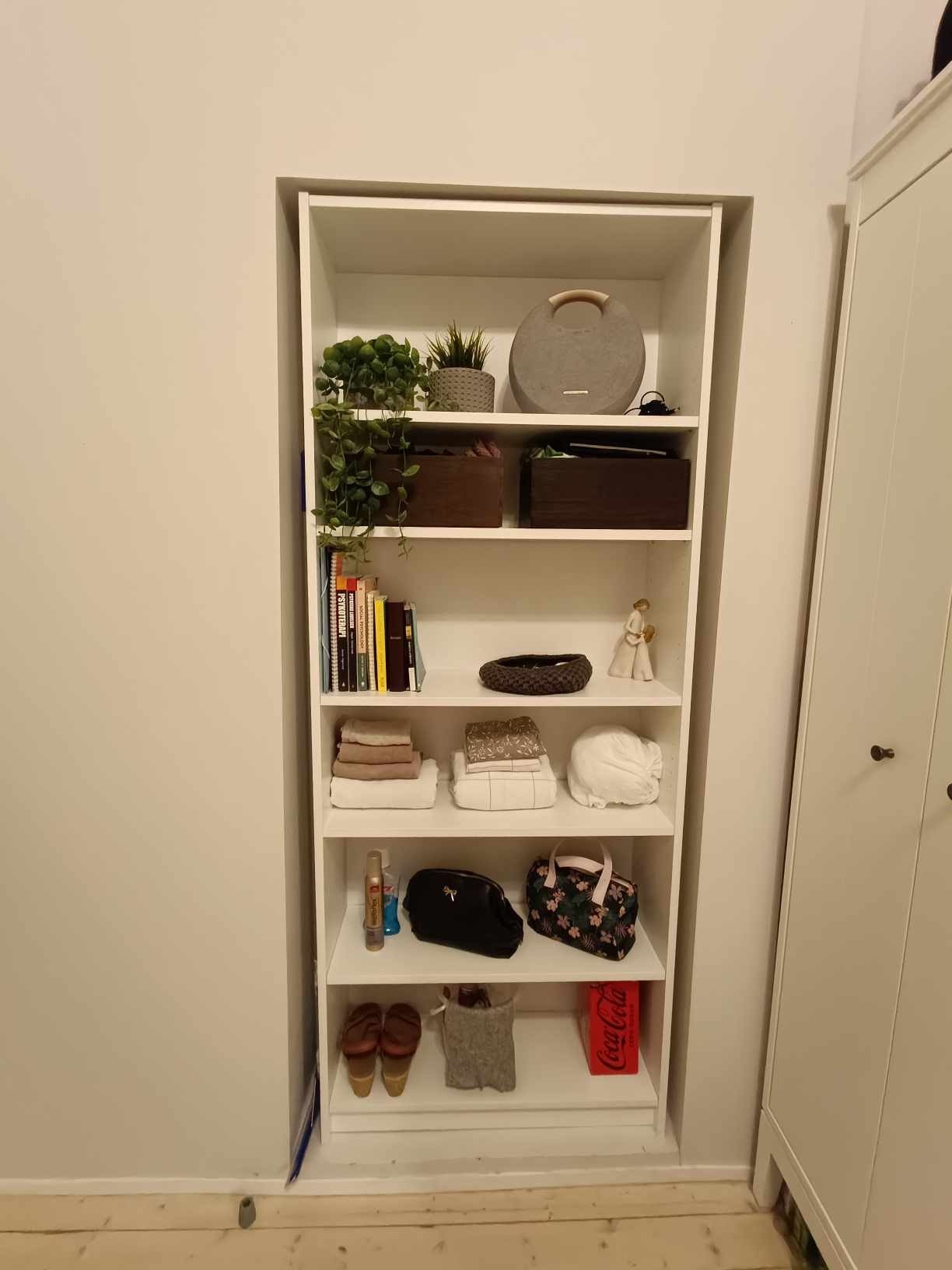 Hylle som kan medfølge Galleribilde