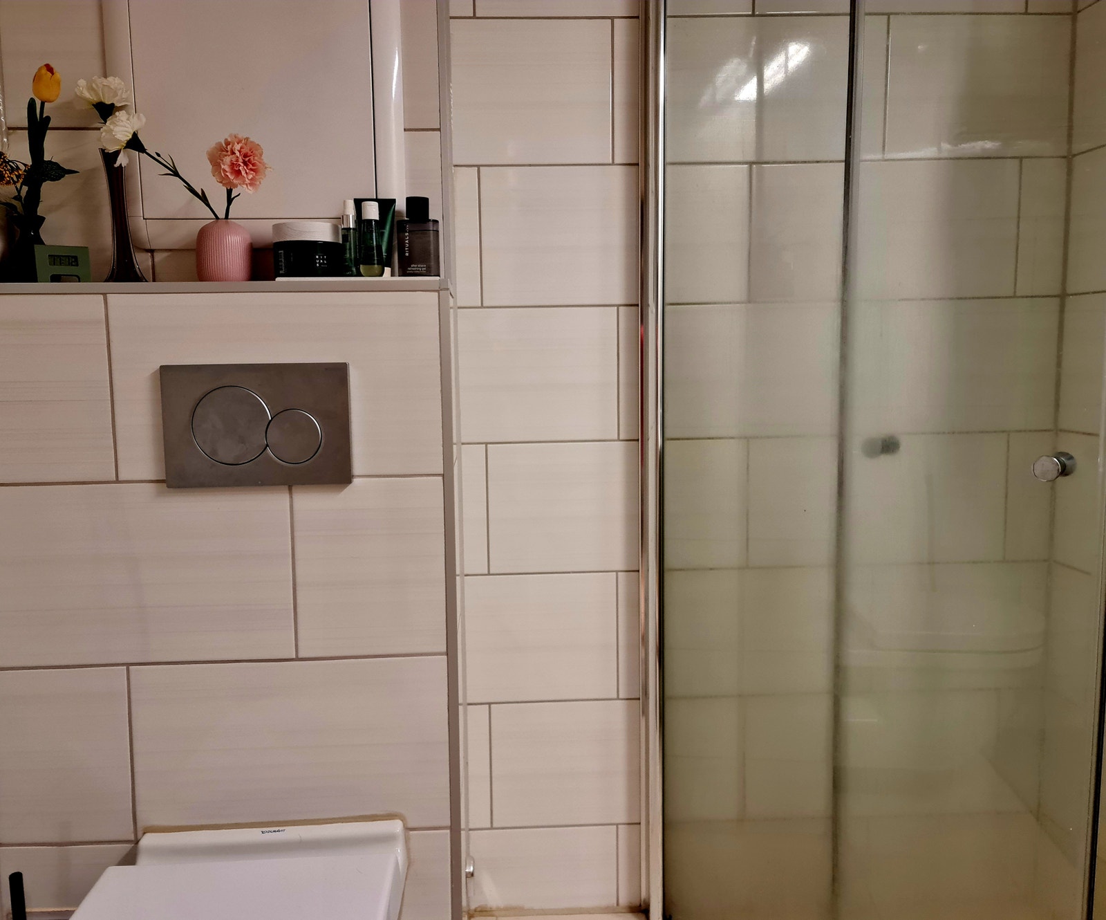 Toilett 2 med dusjkabinat Galleribilde