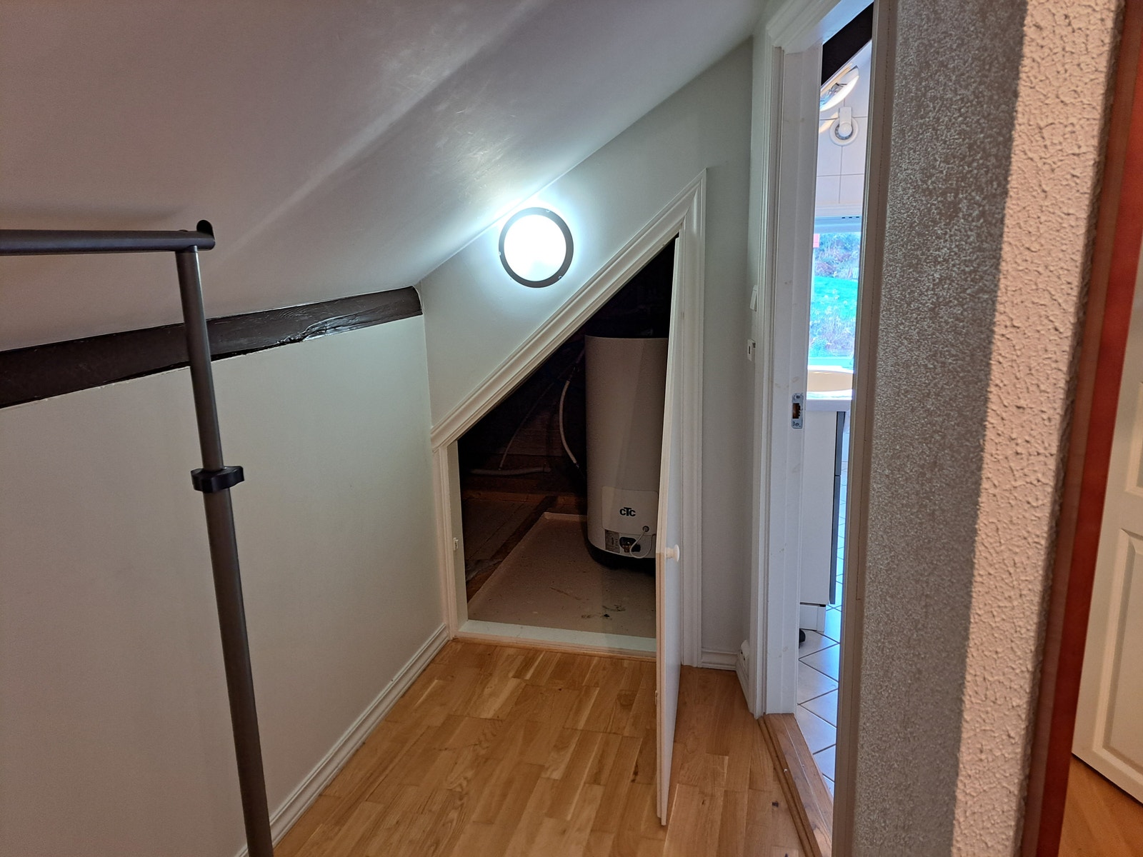 Varmtvannsbreder og Oppbevaringsplass Galleribilde