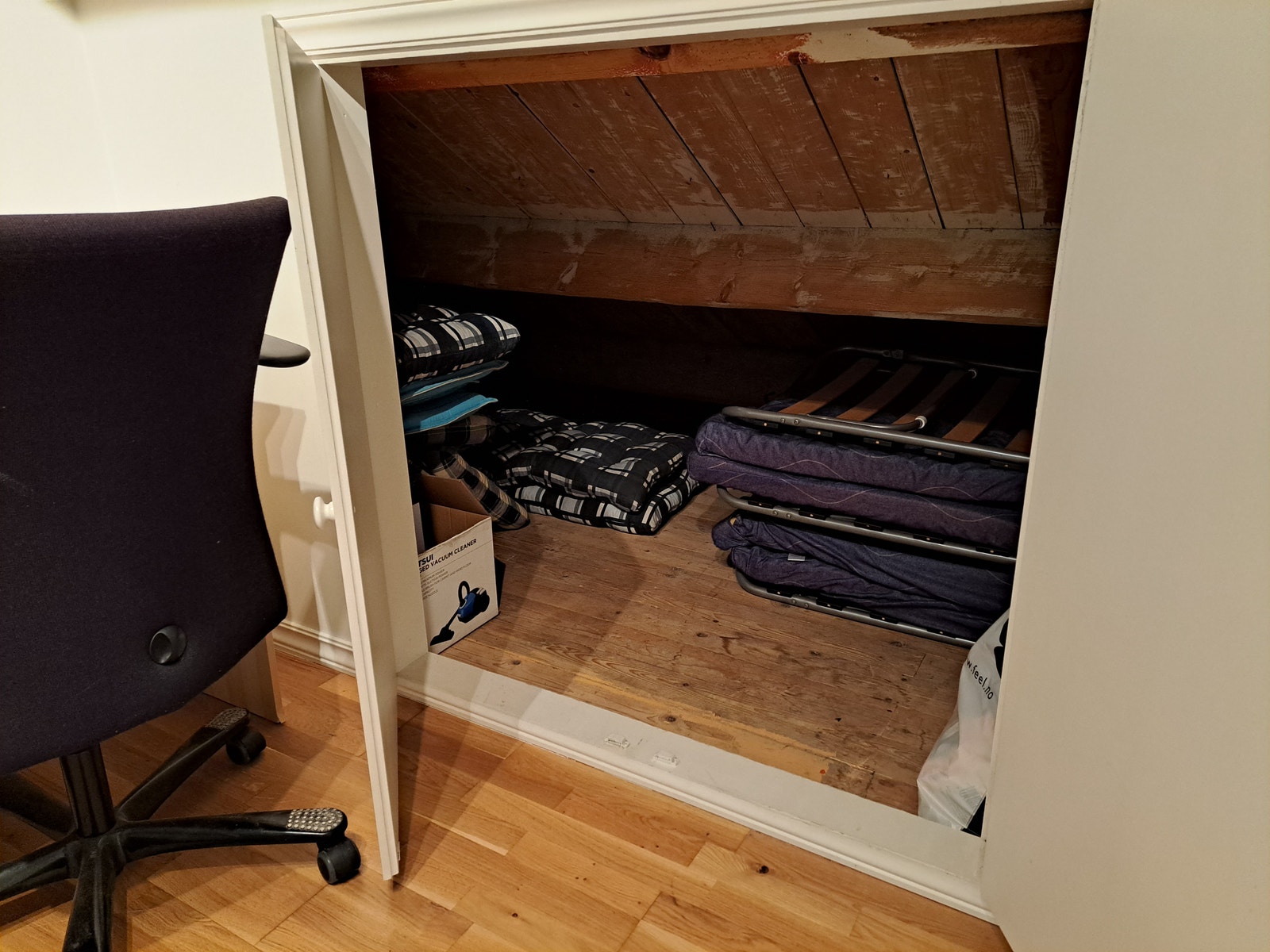 Oppbevaringsplass oppe Galleribilde