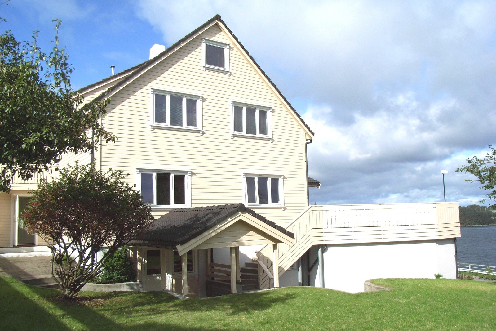 Leiligheten i topp 2 etasjer i Dusavikveien 120 Galleribilde